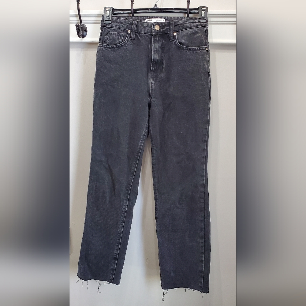 ZARA BLACK HIGH WASTED FRINGED ANKLE MOM JEANS